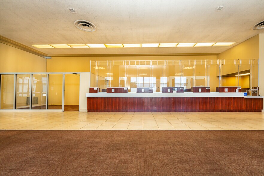 More Photos Of 130 N Ridgewood Ave, Daytona Beach Office For Sale