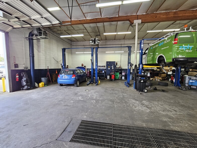 More Photos Of 6616 35th Ave NE, Marysville Auto Dealership For Lease