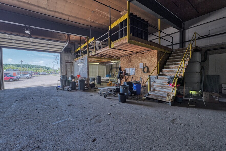 More Photos Of 106 E Smith St, Iron Mountain Distribution For Sale