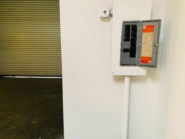More Photos Of 14300 Elsworth St, Moreno Valley Warehouse For Lease