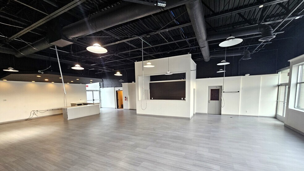 More Photos Of 946 Washington Way, Longview Storefront Retail Office For Lease