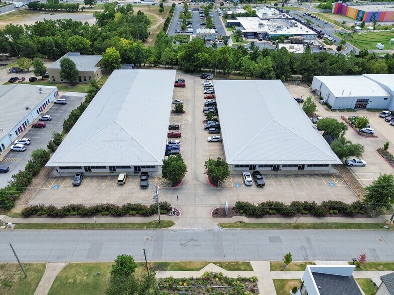 More Photos Of 900-902 SE 5th St, Bentonville Office For Lease