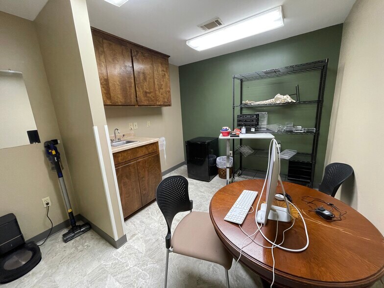 More Photos Of 220 N Phoenix Ave, Russellville Medical For Sale