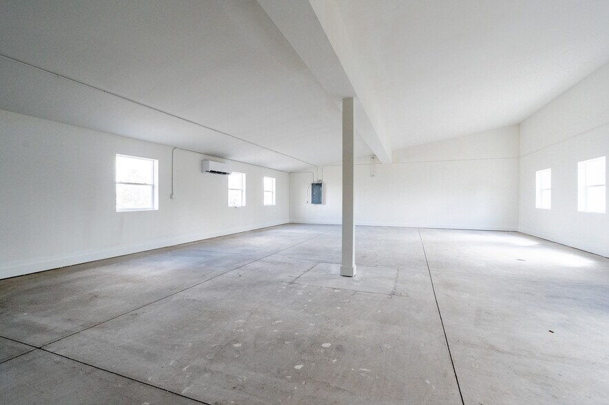 More Photos Of 255 Garden Dr, Bozeman Flex For Lease