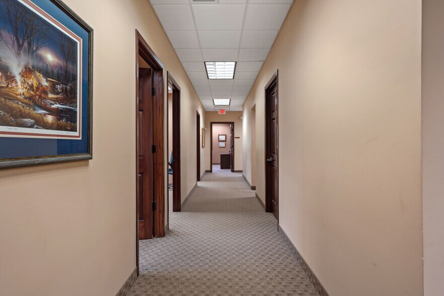 More Photos Of 225 Cedardale Dr SE, Owatonna Office For Sale