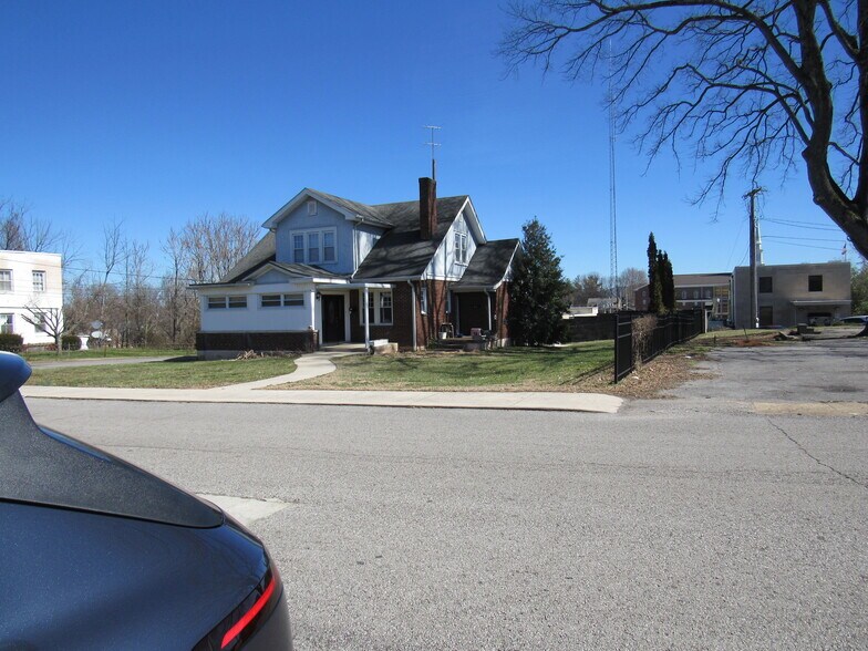 More Photos Of 202 W Morford St, McMinnville General Retail For Sale