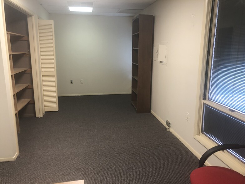 More Photos Of 170 Changebridge Rd, Montville Office For Sale