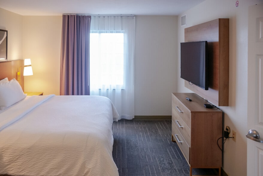 More Photos Of 7825 Davenport St, Omaha Hotel For Sale
