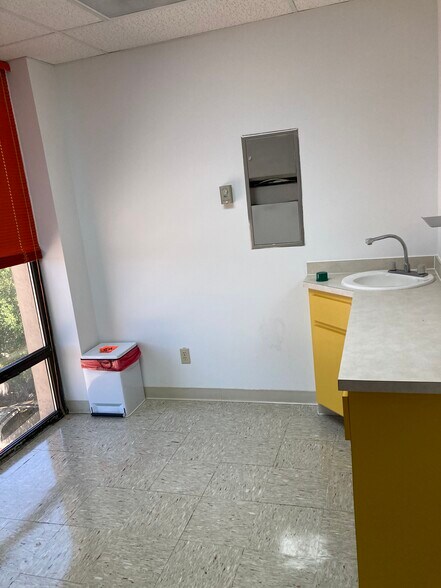More Photos Of 2215 Nebraska Ave, Fort Pierce Medical For Lease