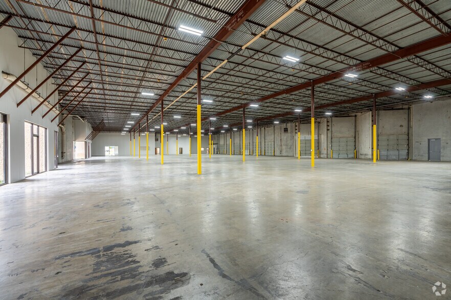 More Photos Of 2020 Rutland Dr, Austin Unknown For Lease