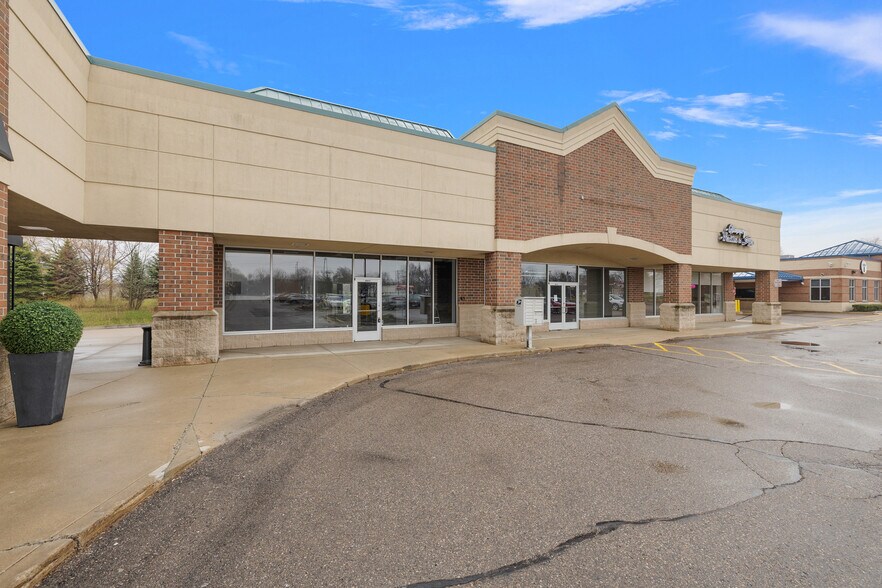 More Photos Of 48884-48884 Romeo Plank Rd, Macomb General Retail For Sale