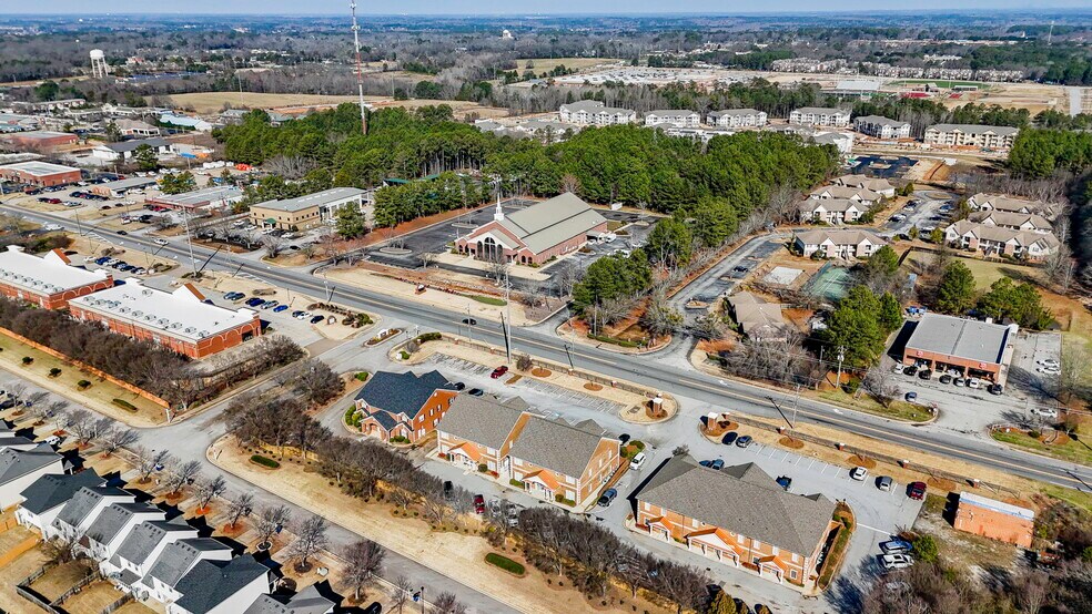 More Photos Of 300-390 Racetrack Rd, McDonough Unknown For Lease