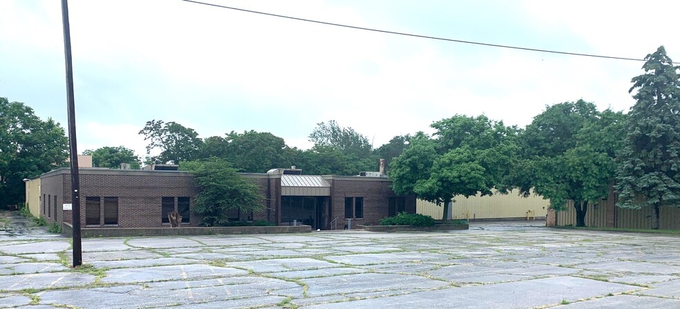 Primary Photo Of 1010 N Main St, Elkhart Warehouse For Sale