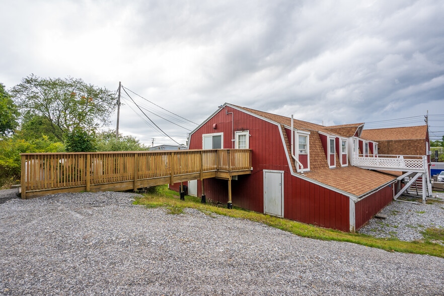 More Photos Of 193 Park St, Rockland Freestanding For Sale