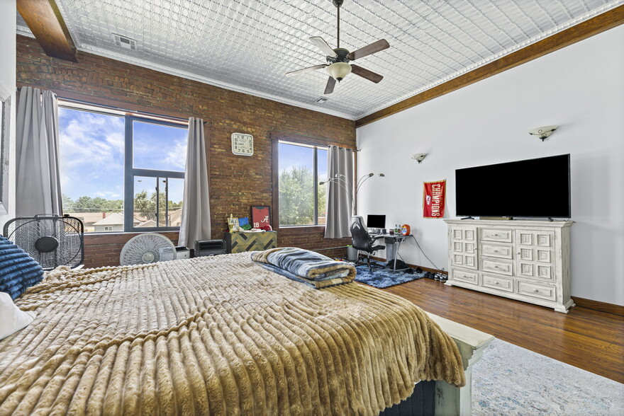 More Photos Of 415 W Madison Ave, Iola Restaurant For Sale