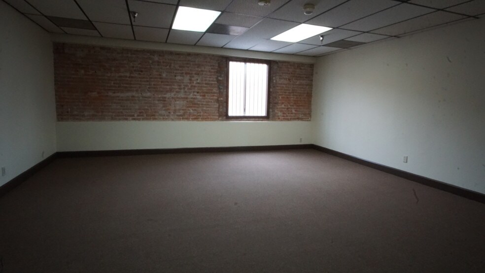 More Photos Of 120 E 4th St, Santa Ana Storefront Retail Office For Lease