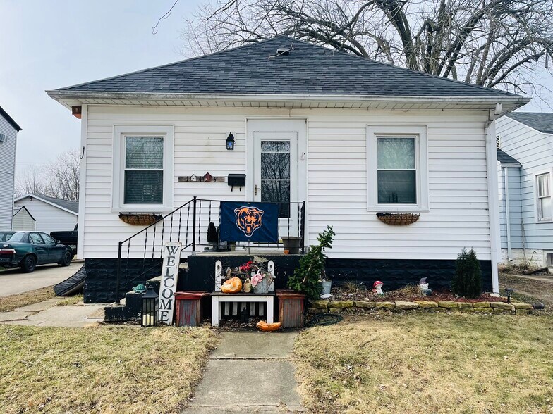 Primary Photo Of 1355 S 7th Ave, Kankakee Apartments For Sale