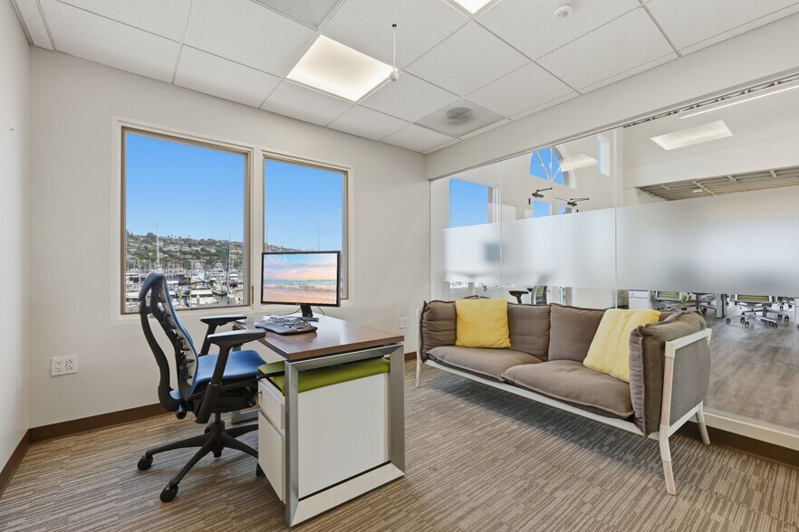 More Photos Of 1551 Shelter Island Dr, San Diego Hotel For Lease
