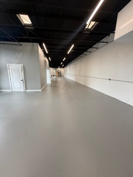 More Photos Of 1510 E Truman Rd, Kansas City Flex For Lease