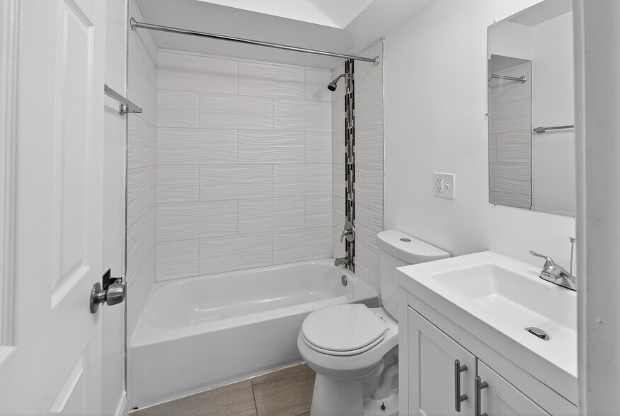 More Photos Of 7733 S South Shore Dr, Chicago Apartments For Sale