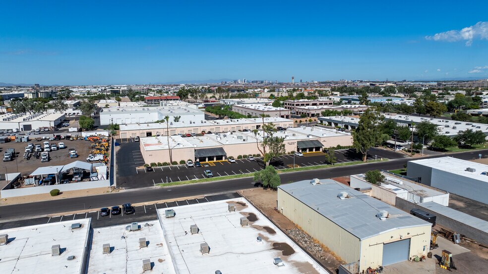 More Photos Of 910 S Hohokam Dr, Tempe Warehouse For Lease