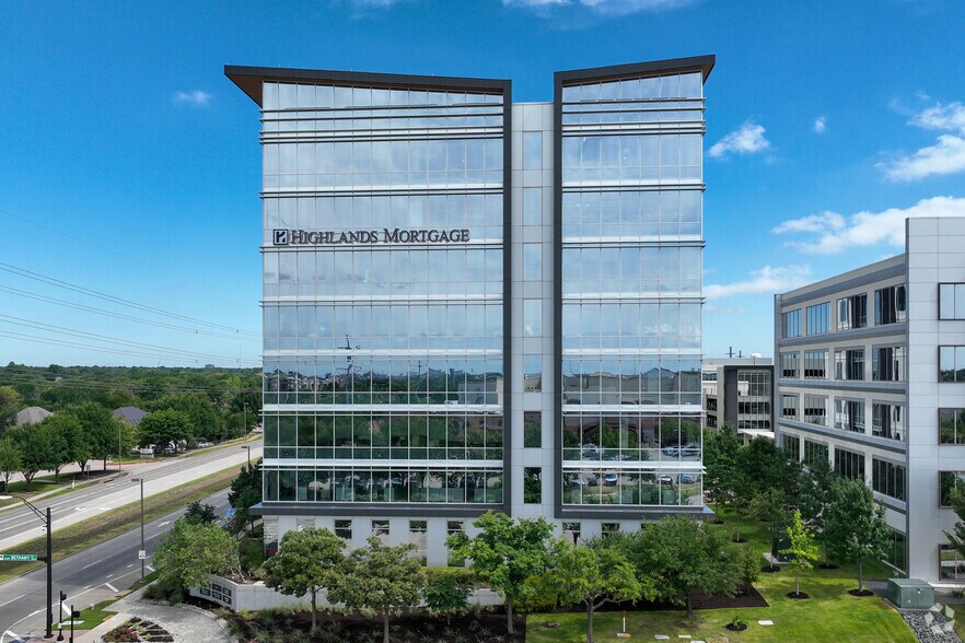 More Photos Of 950 W Bethany Dr, Allen Office For Lease