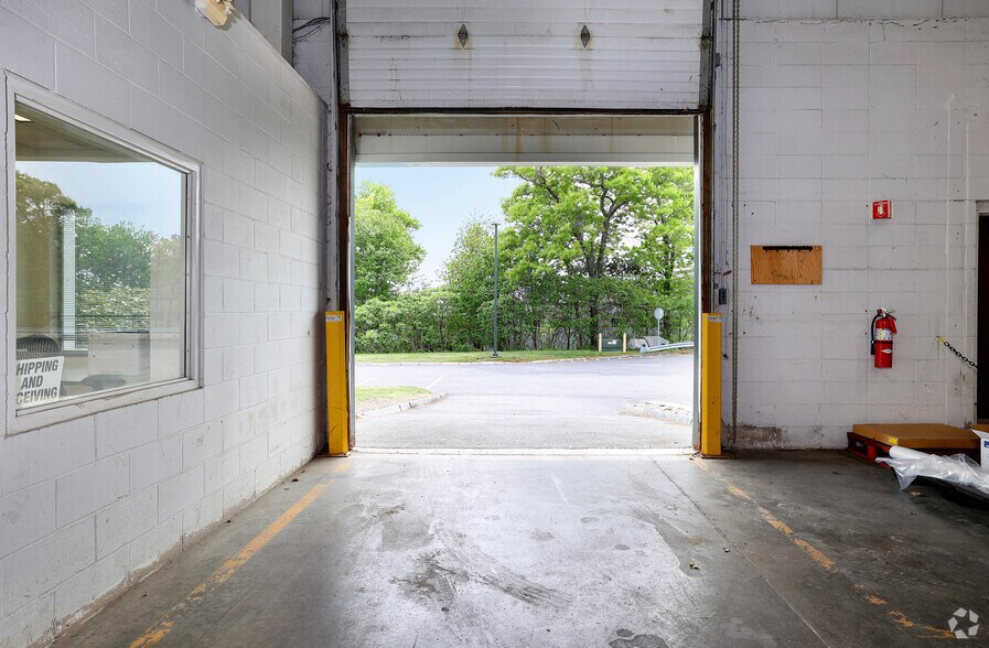 More Photos Of 300 Jubilee Dr, Peabody Manufacturing For Lease