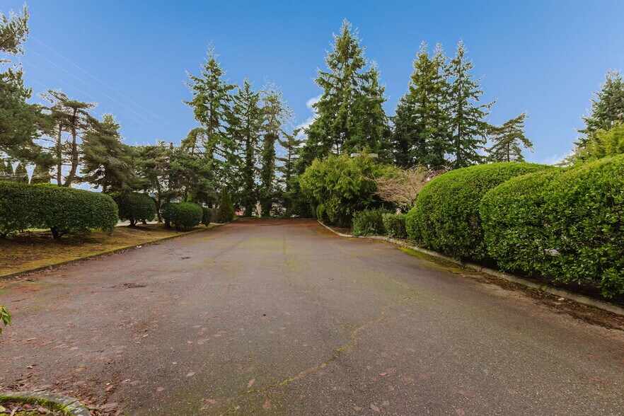 More Photos Of 1040 NE Hostmark St, Poulsbo Office For Sale