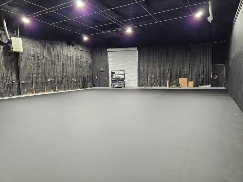 More Photos Of 316-318 Mira Loma Ave, Glendale Warehouse For Lease