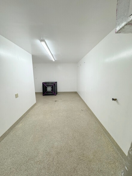 More Photos Of 1547-1561 SE South Niemeyer Cir, Port Saint Lucie Warehouse For Lease