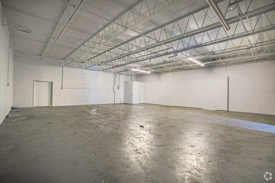 More Photos Of 14605 49th St N, Clearwater Light Distribution For Lease