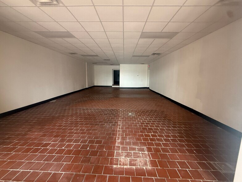 More Photos Of 114 W Market St, Greenwood Loft Creative Space For Lease