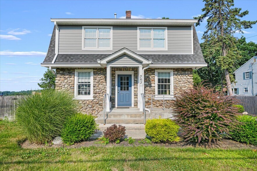 More Photos Of 363 S Middletown Rd, Nanuet Flex For Sale
