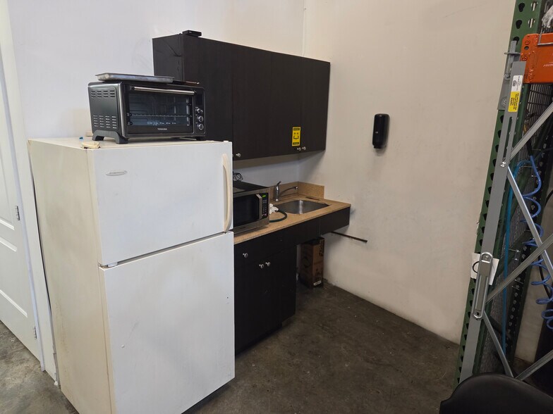 More Photos Of 803-1003 Shotgun Rd, Sunrise Research And Development For Sale