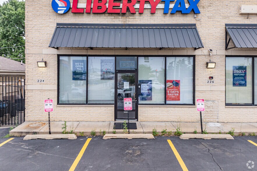 More Photos Of 220-232 S Larkin Ave, Joliet General Retail For Sale