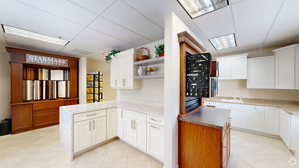 More Photos Of 740 NW Enterprise Dr, Port Saint Lucie Manufacturing For Lease