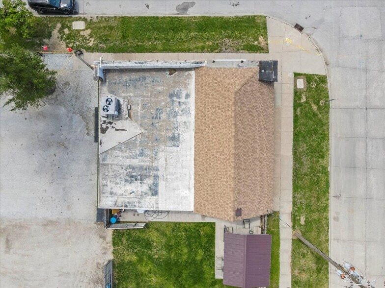 More Photos Of 626 16th Avenue, Council Bluffs General Retail For Sale