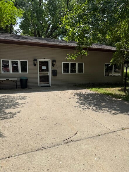 Primary Photo Of 424 E Mill Ave, Pelican Rapids Office For Lease