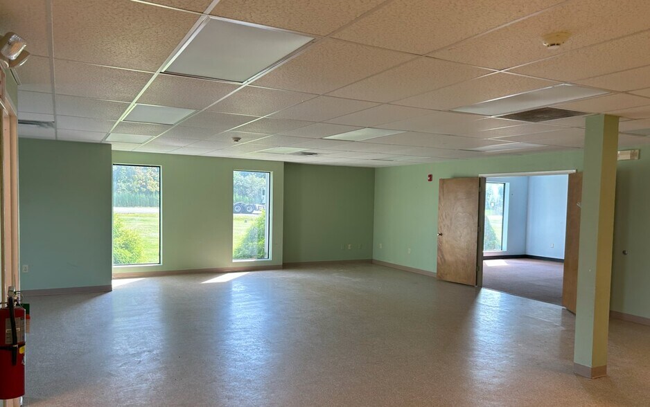 More Photos Of 7453 Morgan Rd, Liverpool Office For Sale