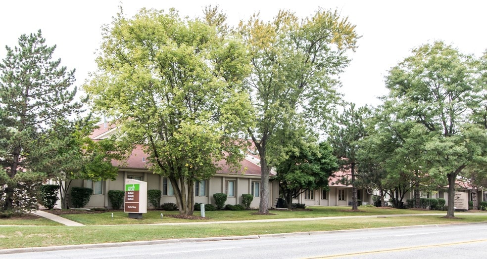 More Photos Of 1538-1590 N Arlington Heights Rd, Arlington Heights Medical For Lease