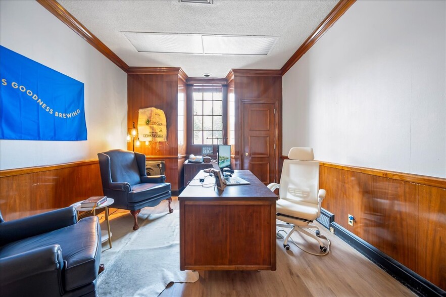 More Photos Of 111 W Commerce St, Lewisburg Bank For Sale