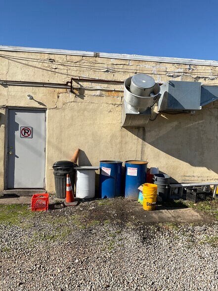 More Photos Of 1000-1010 Broadview Blvd, Brackenridge Freestanding For Sale