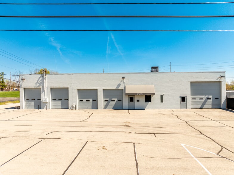 More Photos Of 5513 N Oxford St, Indianapolis Showroom For Lease