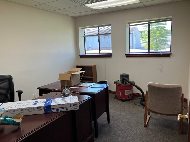 More Photos Of 770 Andico Rd, Plainfield Warehouse For Lease