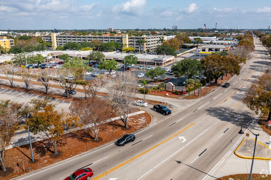 More Photos Of 4350 Fowler St, Fort Myers Unknown For Lease