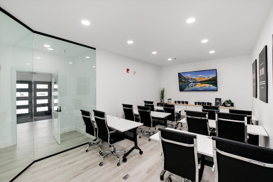 More Photos Of 42 Garden Ctr, Broomfield Office For Lease