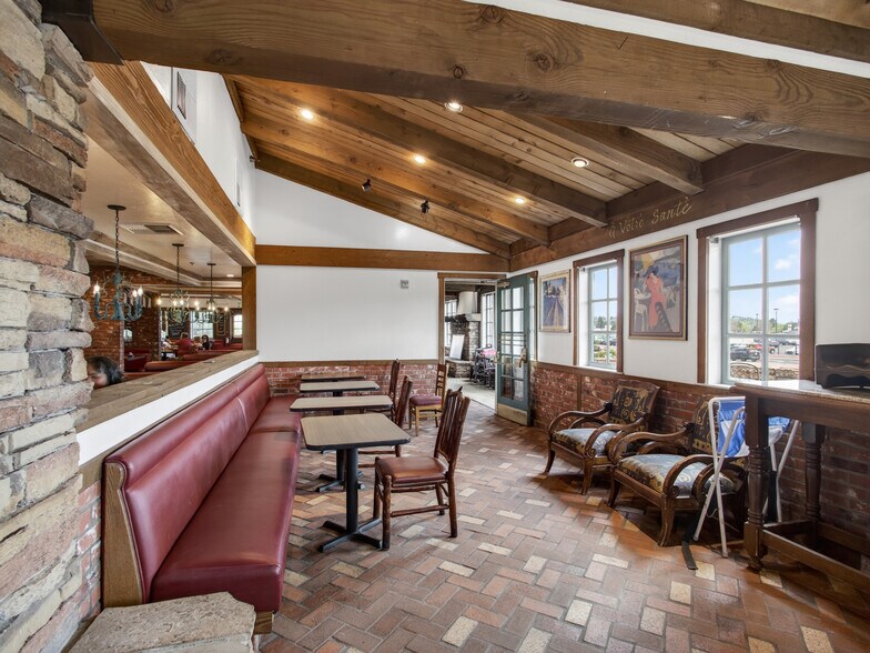 More Photos Of 7133 N Academy Blvd, Colorado Springs Restaurant For Lease