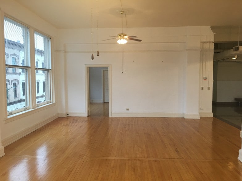 More Photos Of 306 W Main St, Frankfort Coworking Space