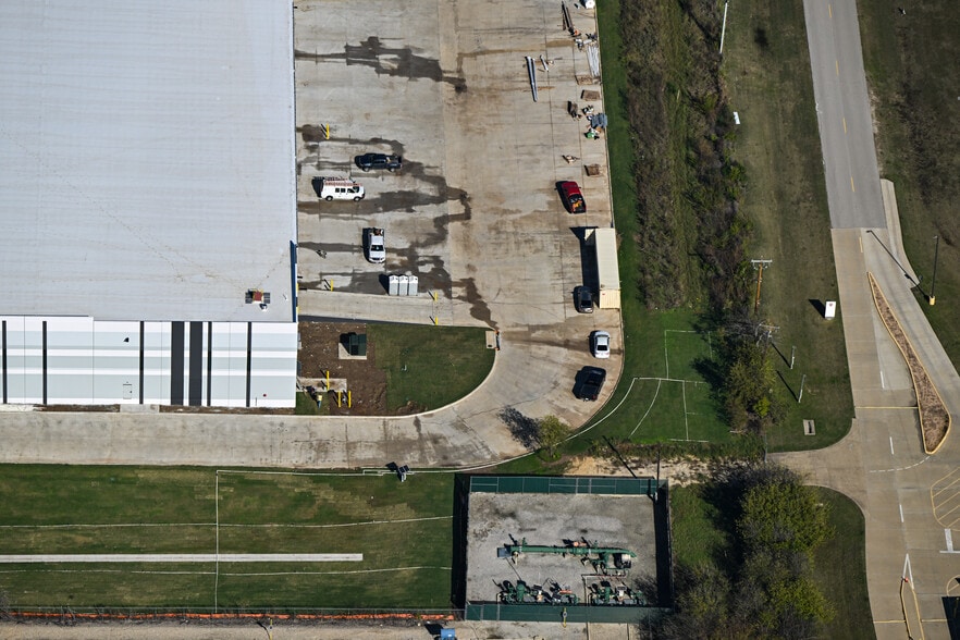 More Photos Of 4601 Dr. MLK Jr. Dr, Arlington Distribution For Lease