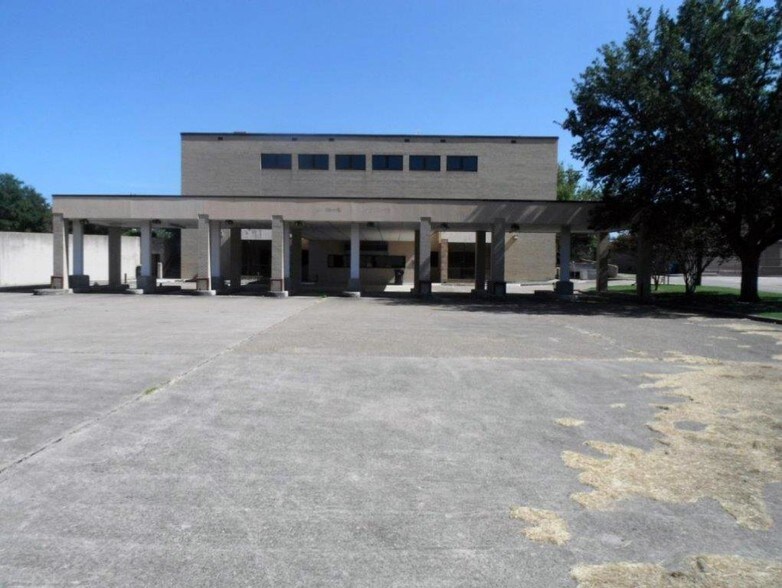 More Photos Of 401 E Washington Ave, Navasota Office For Sale